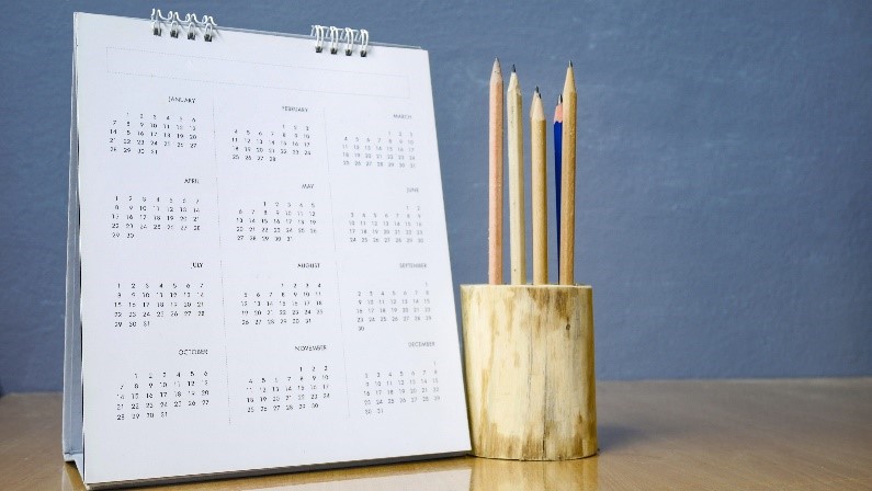 Calendrier et crayon