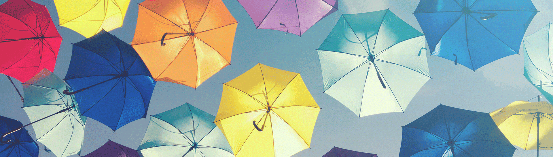 Assurance-vieillesse - image de parapluies colorés